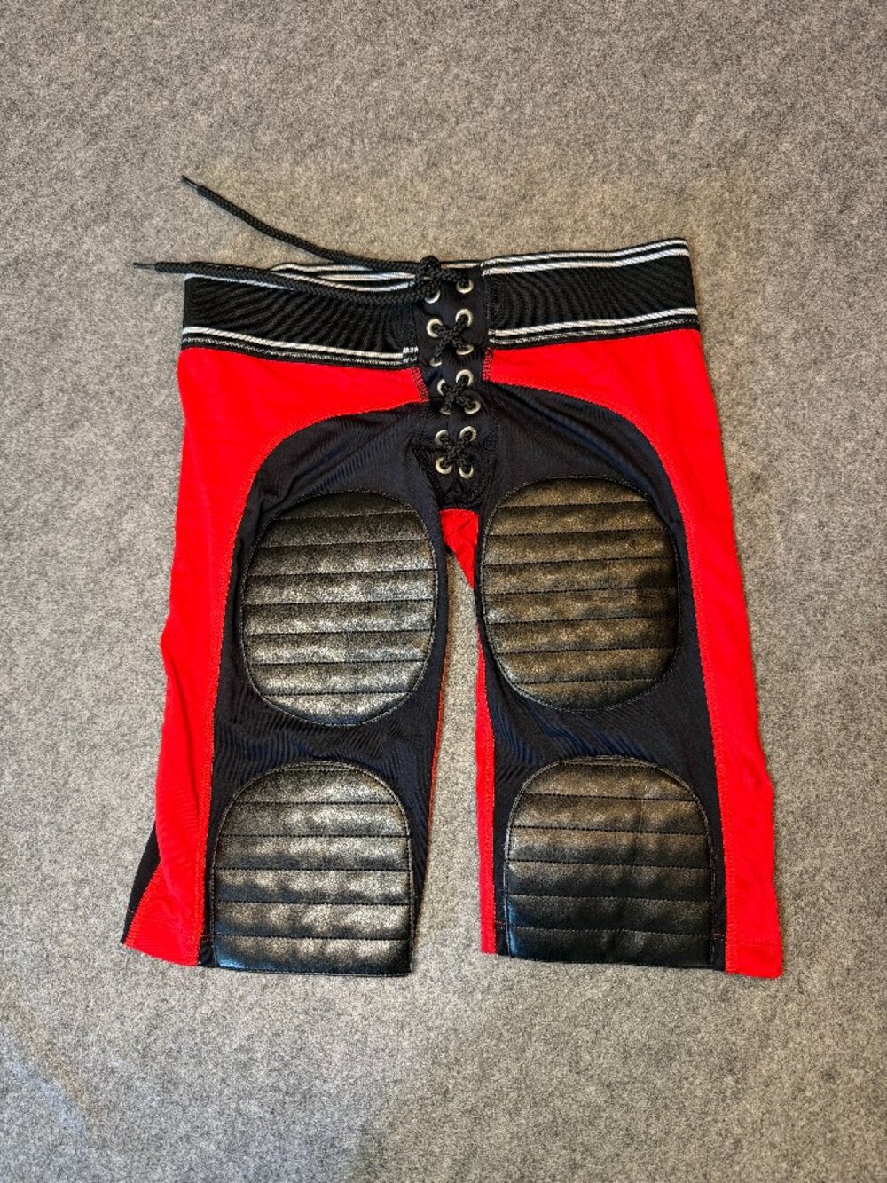 Barcode Berlin men’s fitted shorts in red and black, size Medium